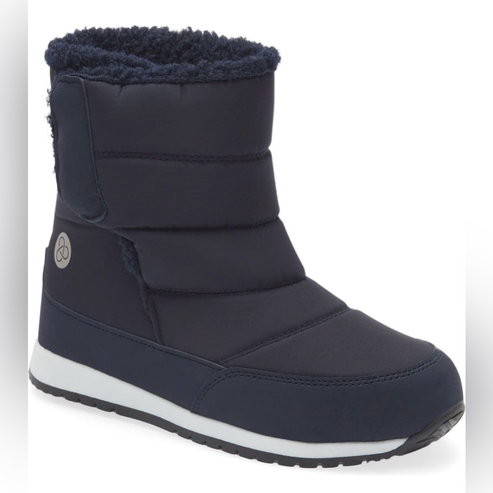 EUC / VGUC Size 10M Navy Zella Boy’s' Quilted Fleece Lined Snow Boot
